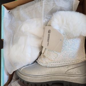 Super cute snow boots